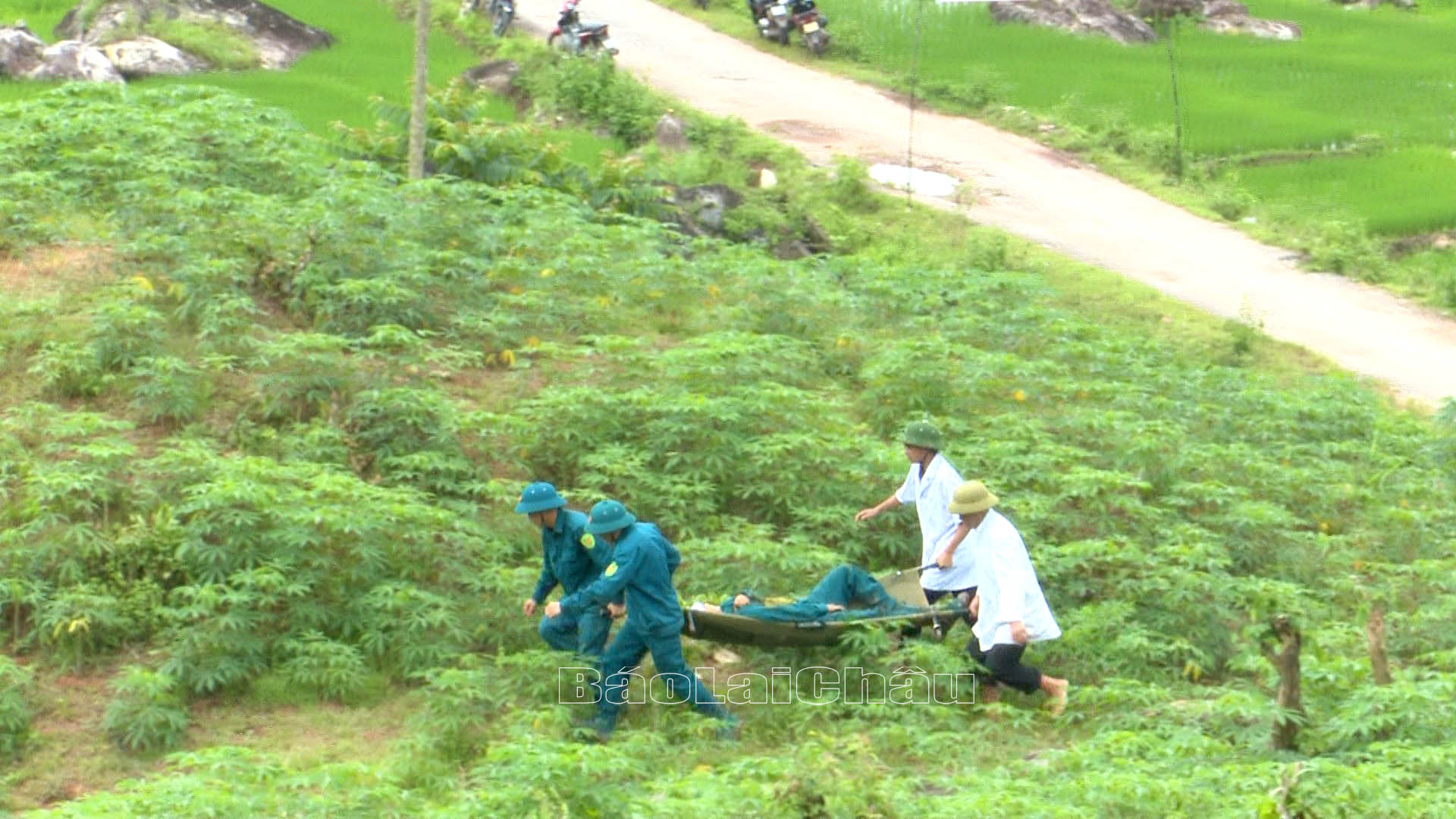 Thực hành chiến đấu phòng thủ.